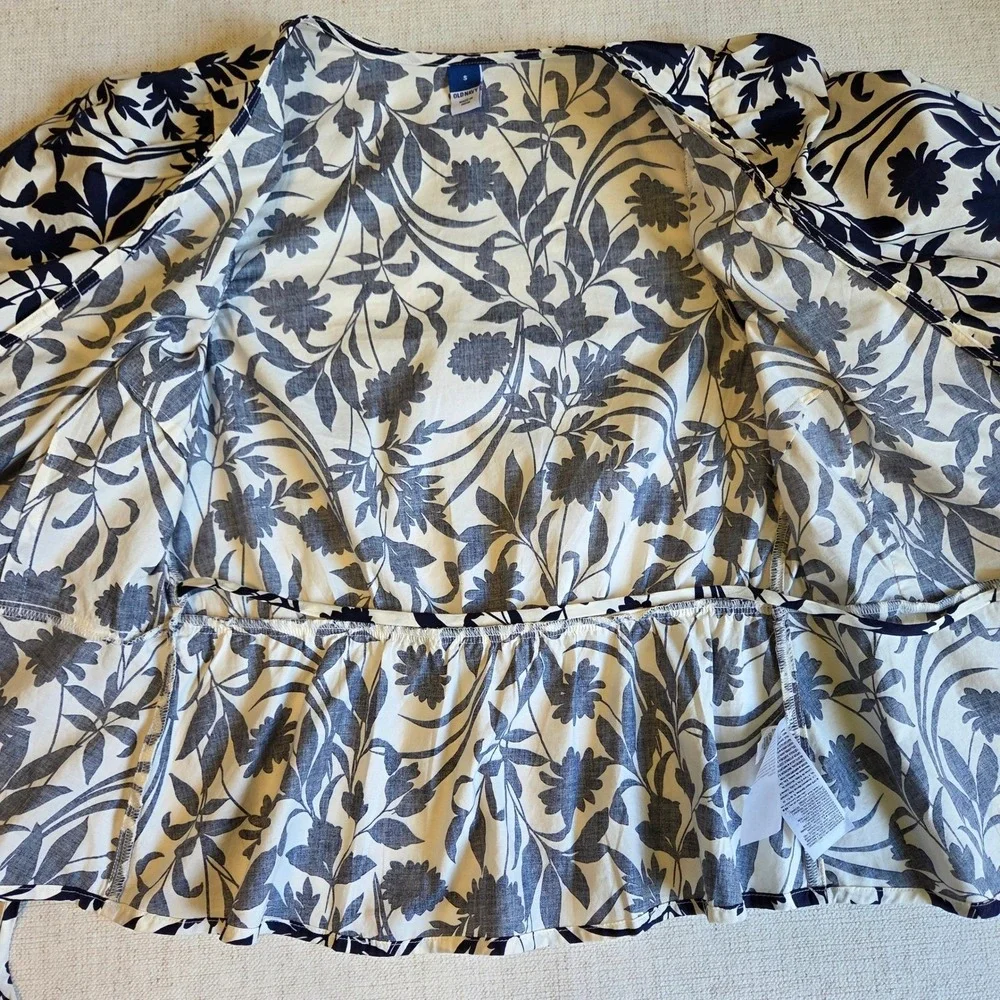 Old Navy Floral Wrap Top Womens S Navy‎ Ivory Puff Sleeve Feminine Cottagecore